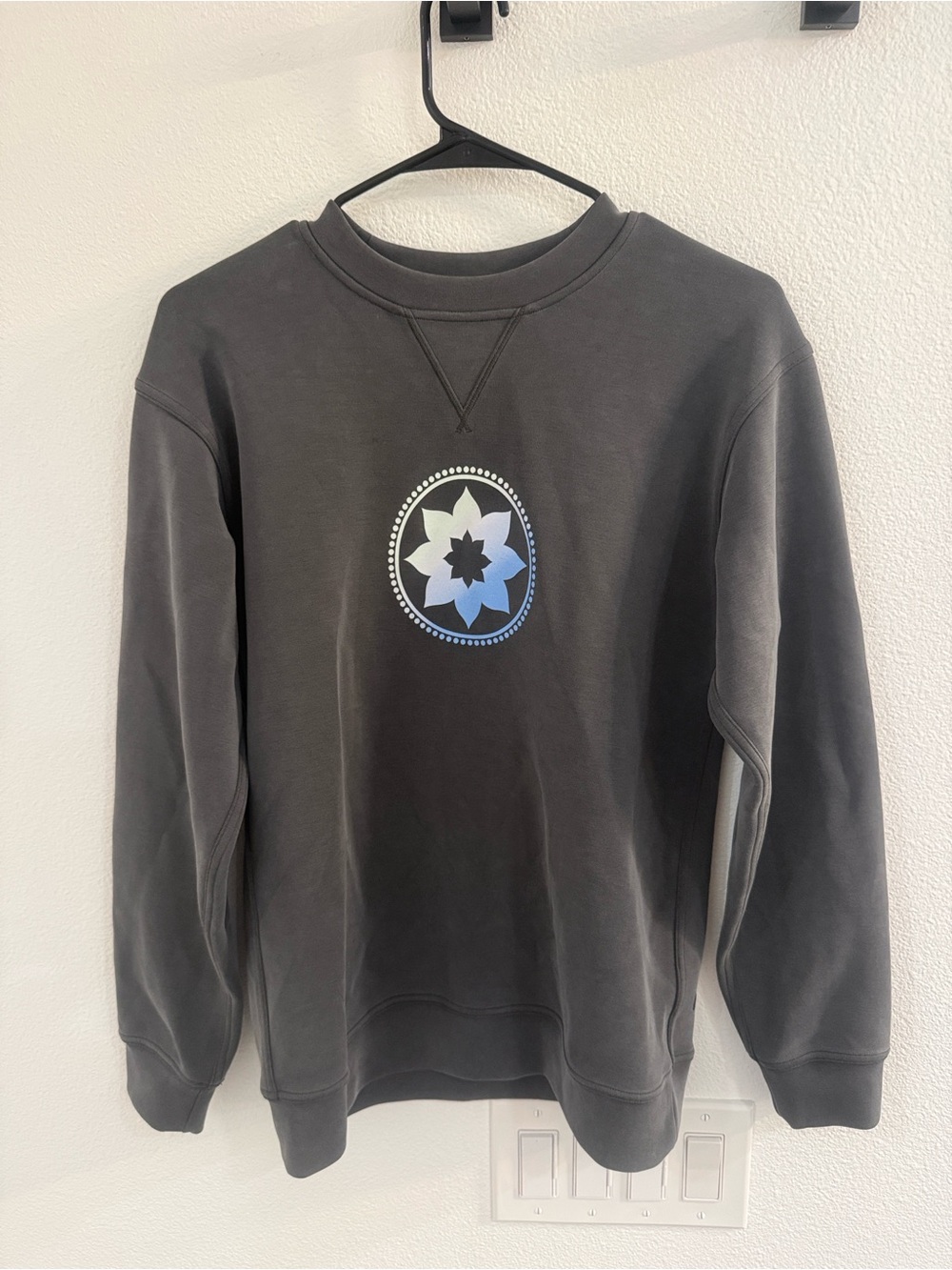 Club Pilates and Lululemon Softstreme Gray Sweatshirt Size 8